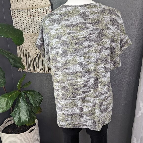 Bobeau Short Sleeve Hacci T-Shirt in Green Camo - Picture 5 of 10